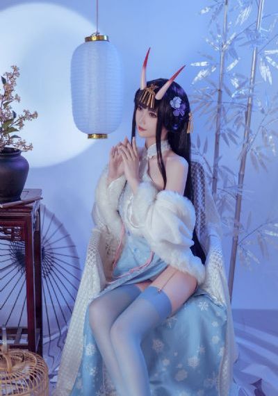 欧美巨乳情趣肉色丝袜_在线观看免费电影