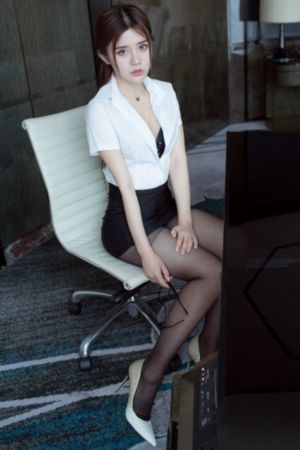 欧美修身长裙_全集在线观看