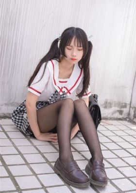男生舔嘴唇的心理暗示_BD英语完整在线观看